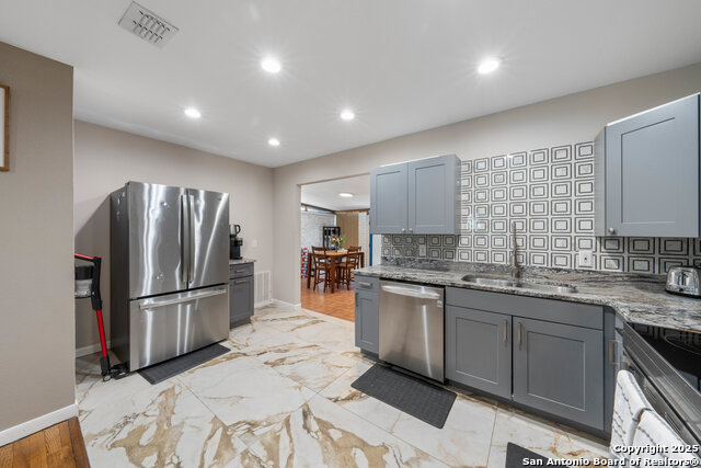 Image 12 of 33 For 435 Savannah