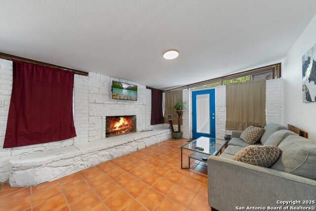 Image 14 of 33 For 435 Savannah