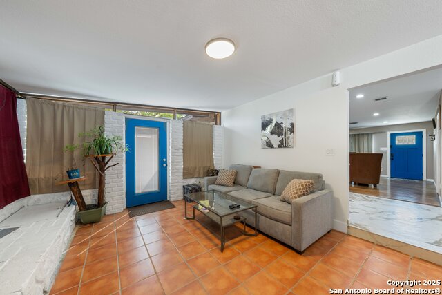 Image 16 of 33 For 435 Savannah