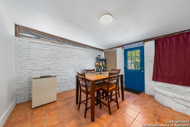 Image 17 of 33 For 435 Savannah