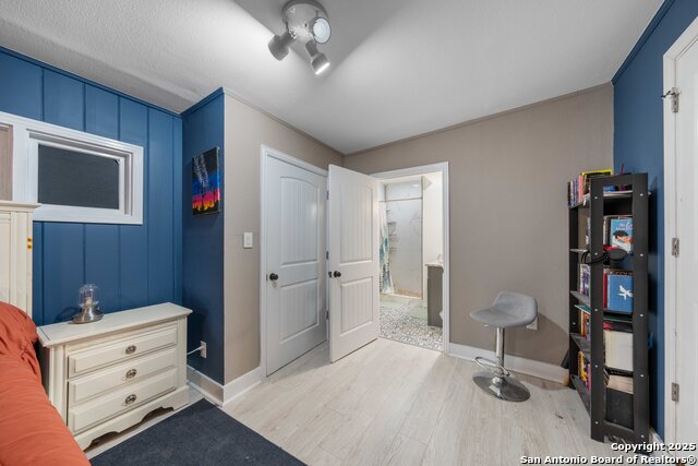 Image 24 of 33 For 435 Savannah