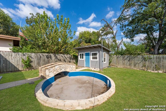 Image 30 of 33 For 435 Savannah