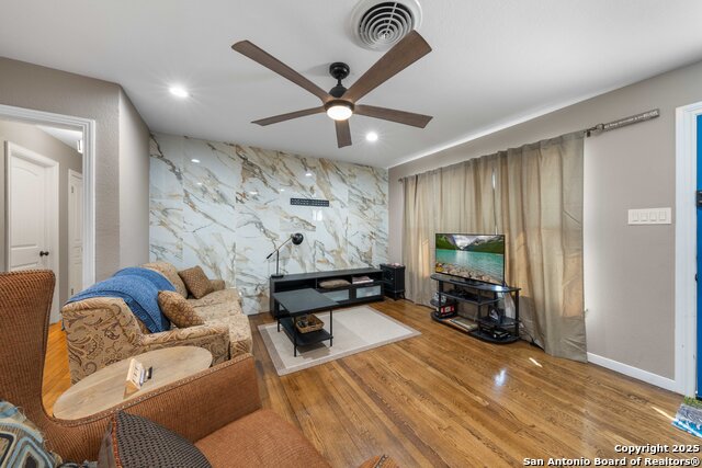 Image 7 of 33 For 435 Savannah