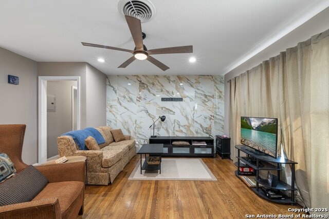 Image 8 of 33 For 435 Savannah