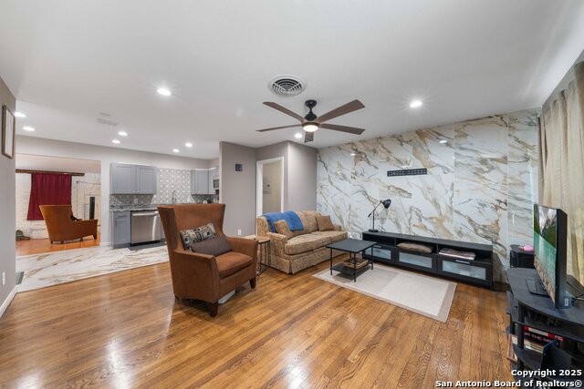 Image 9 of 33 For 435 Savannah