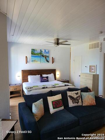 Listing photo id 14 for 14721 Whitecap  292