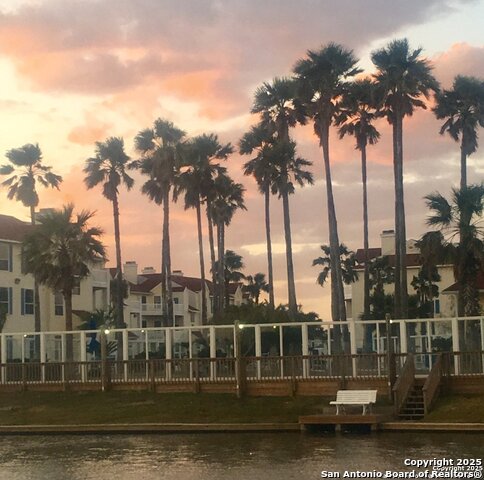 Listing photo id 38 for 14721 Whitecap  292