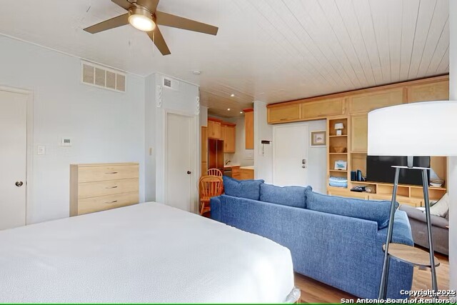 Listing photo id 4 for 14721 Whitecap  292