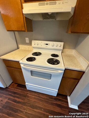 Image 7 of 18 For 8932 Hambledon Dr