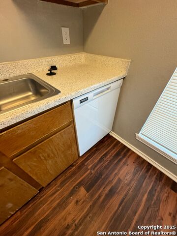 Image 8 of 18 For 8932 Hambledon Dr