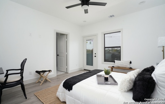 Image 23 of 33 For 810 Iowa St 101