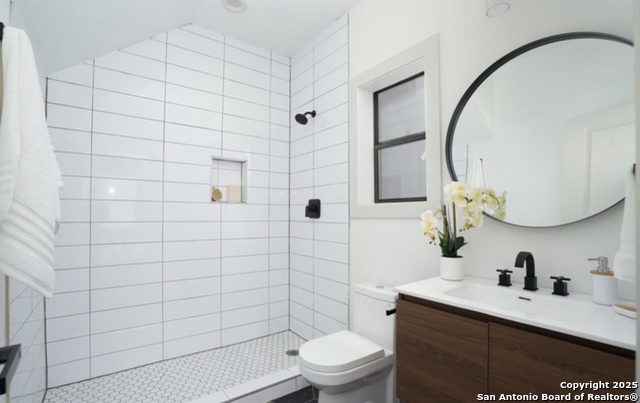 Image 28 of 33 For 810 Iowa St 101