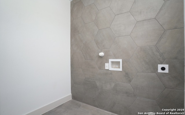 Image 30 of 33 For 810 Iowa St 101