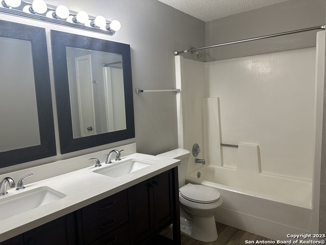 Image 19 of 22 For 10015 Amber Field