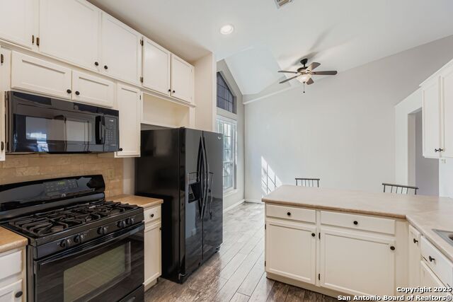 Listing photo id 11 for 7914 Pine Manor