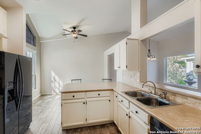 Listing photo id 12 for 7914 Pine Manor