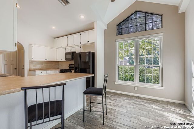 Listing photo id 13 for 7914 Pine Manor