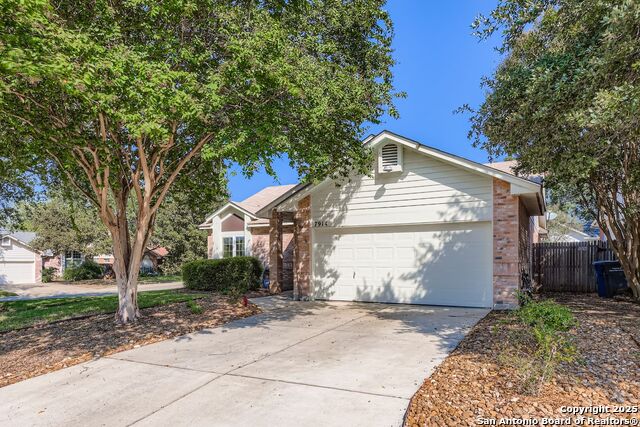 Listing photo id 0 for 7914 Pine Manor