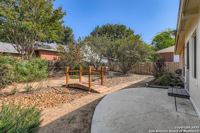 Listing photo id 23 for 7914 Pine Manor