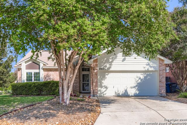 Listing photo id 1 for 7914 Pine Manor