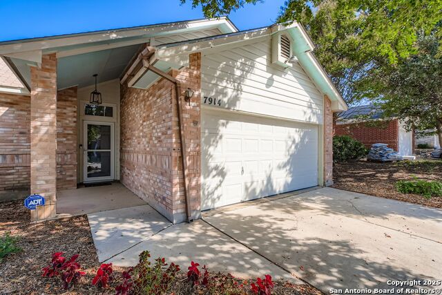 Listing photo id 3 for 7914 Pine Manor