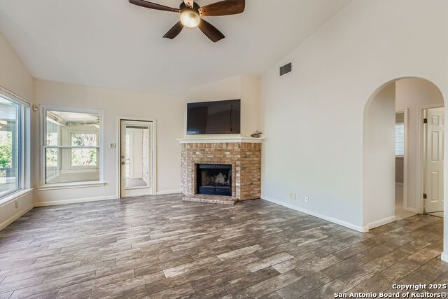 Listing photo id 4 for 7914 Pine Manor