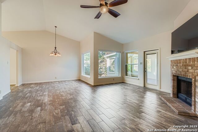 Listing photo id 7 for 7914 Pine Manor