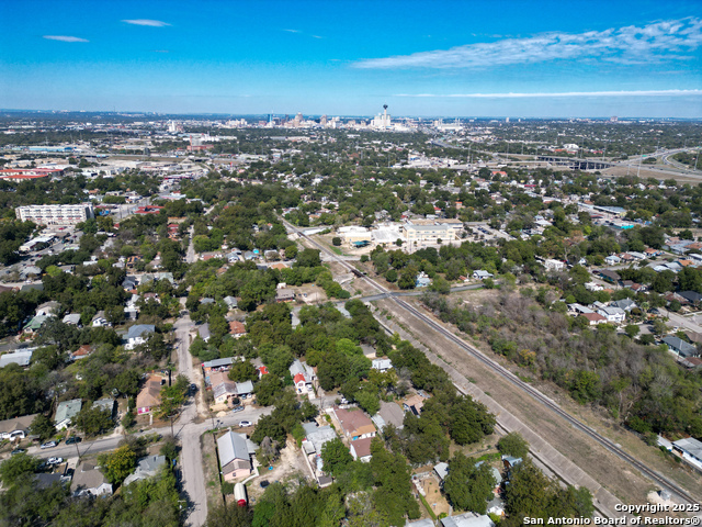 Listing photo id 2 for 211 Wharton  