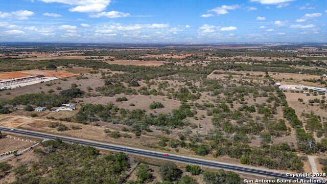 Listing photo id 4 for 6715 Loop 1604 S