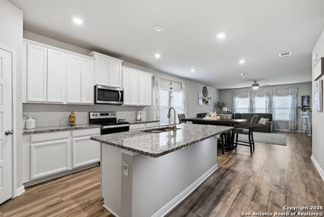 Image 3 of 30 For 232 Colebrook Way