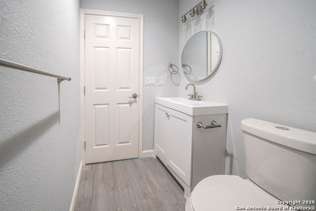 Image 18 of 23 For 8434 Glen Shadow