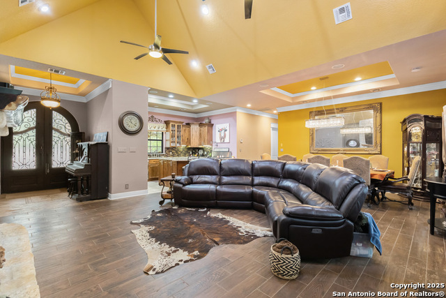 Image 10 of 39 For 168 Bandera Blvd