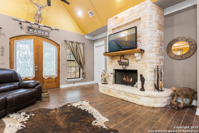 Image 7 of 39 For 168 Bandera Blvd