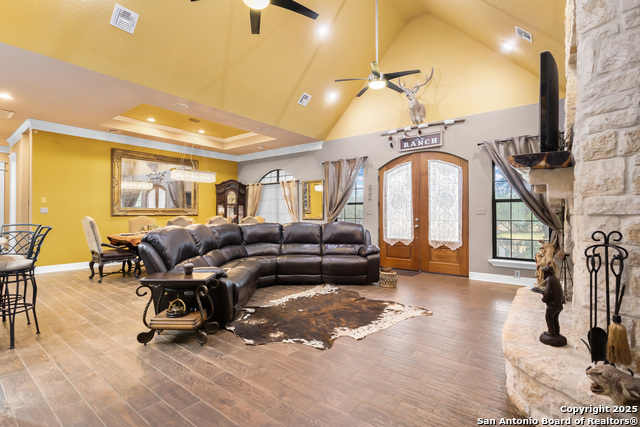 Image 9 of 39 For 168 Bandera Blvd