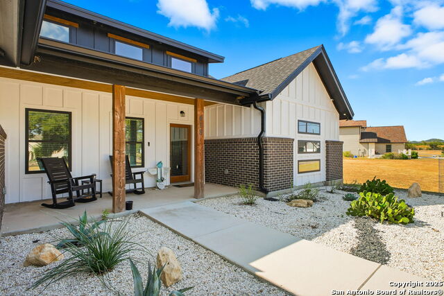 Image 2 of 37 For 418 Tawny Oak