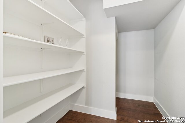 Image 17 of 33 For 144 Claremont  101