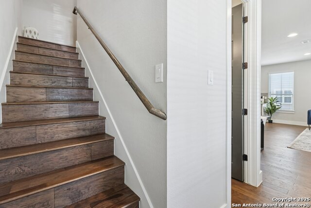 Image 19 of 33 For 144 Claremont  101