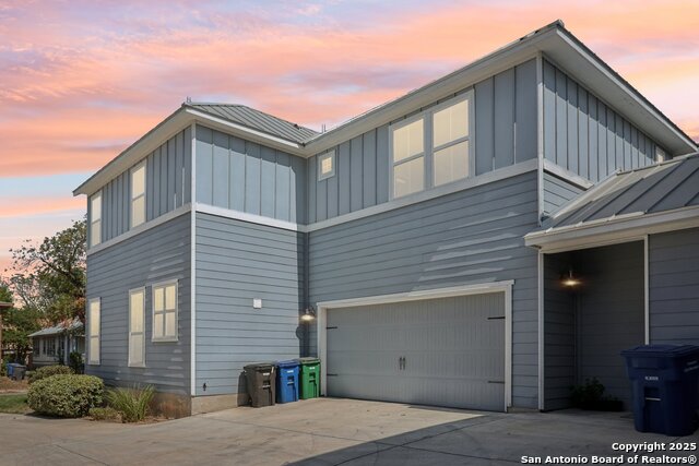 Image 32 of 33 For 144 Claremont  101