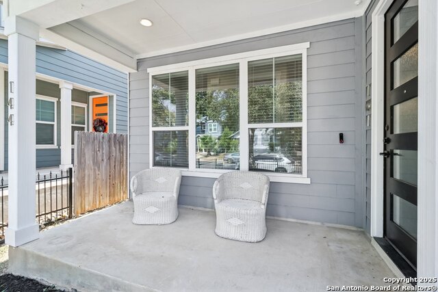 Image 5 of 33 For 144 Claremont  101