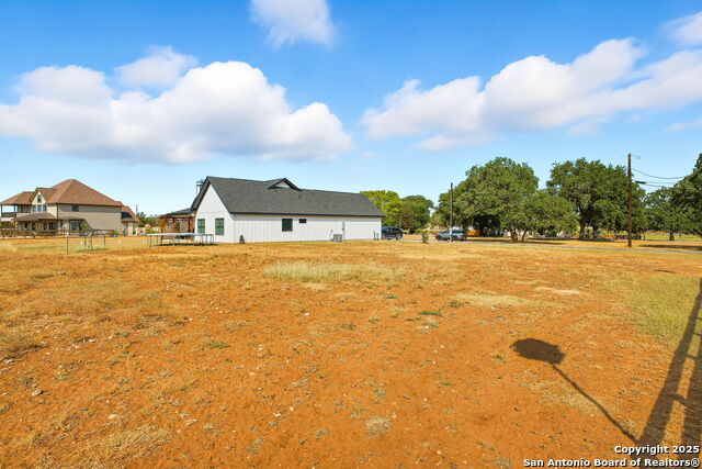 Listing photo id 0 for 20 Tawny Oak