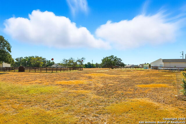 Listing photo id 2 for 20 Tawny Oak