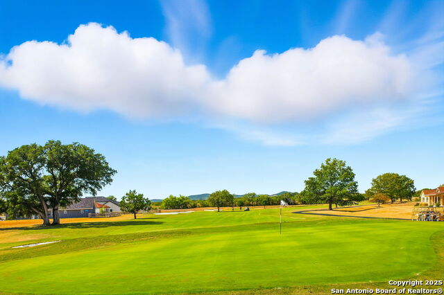 Listing photo id 3 for 20 Tawny Oak