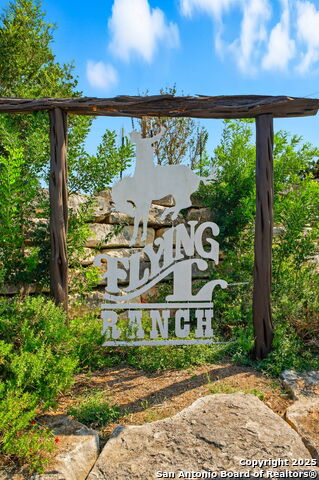 Listing photo id 5 for 20 Tawny Oak