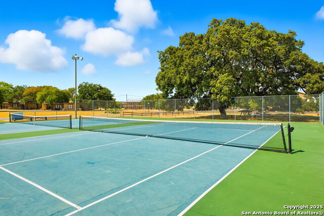 Listing photo id 7 for 20 Tawny Oak