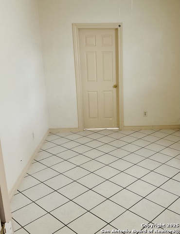 Image 11 of 17 For 517 Barnard W