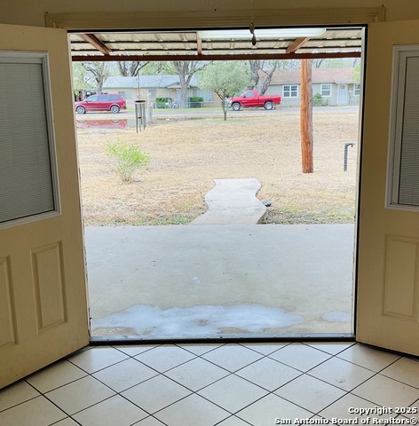 Image 14 of 17 For 517 Barnard W