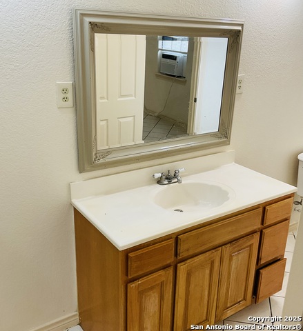 Image 8 of 17 For 517 Barnard W