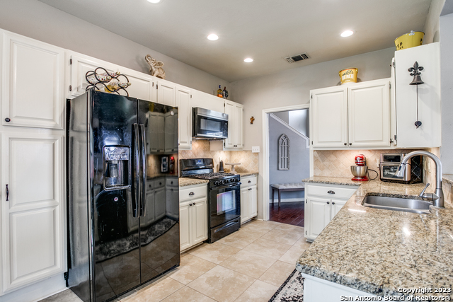 Image 11 of 25 For 10723 Lake Path Dr