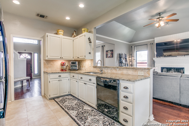 Image 12 of 25 For 10723 Lake Path Dr