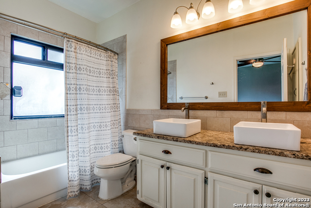 Image 16 of 25 For 10723 Lake Path Dr